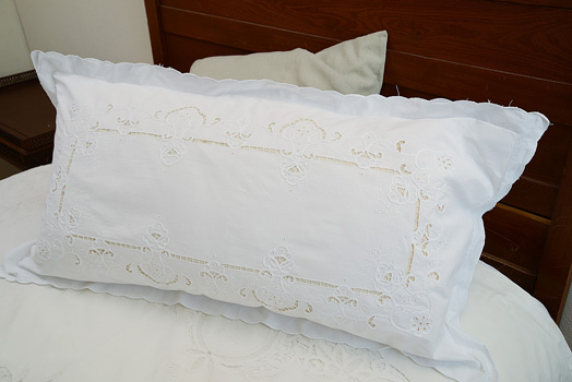Scalloped Embroidered King Size Pillow Shams (2 pieces)